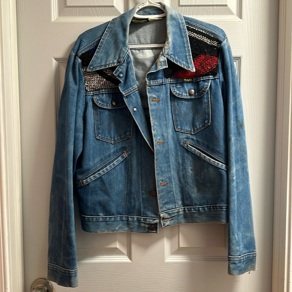 M/L Distressed Wrangler Jean Jacket with Cool Patchwork Details
